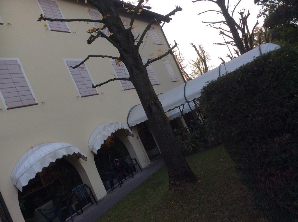 Ducathotel Torrile Bagian luar foto